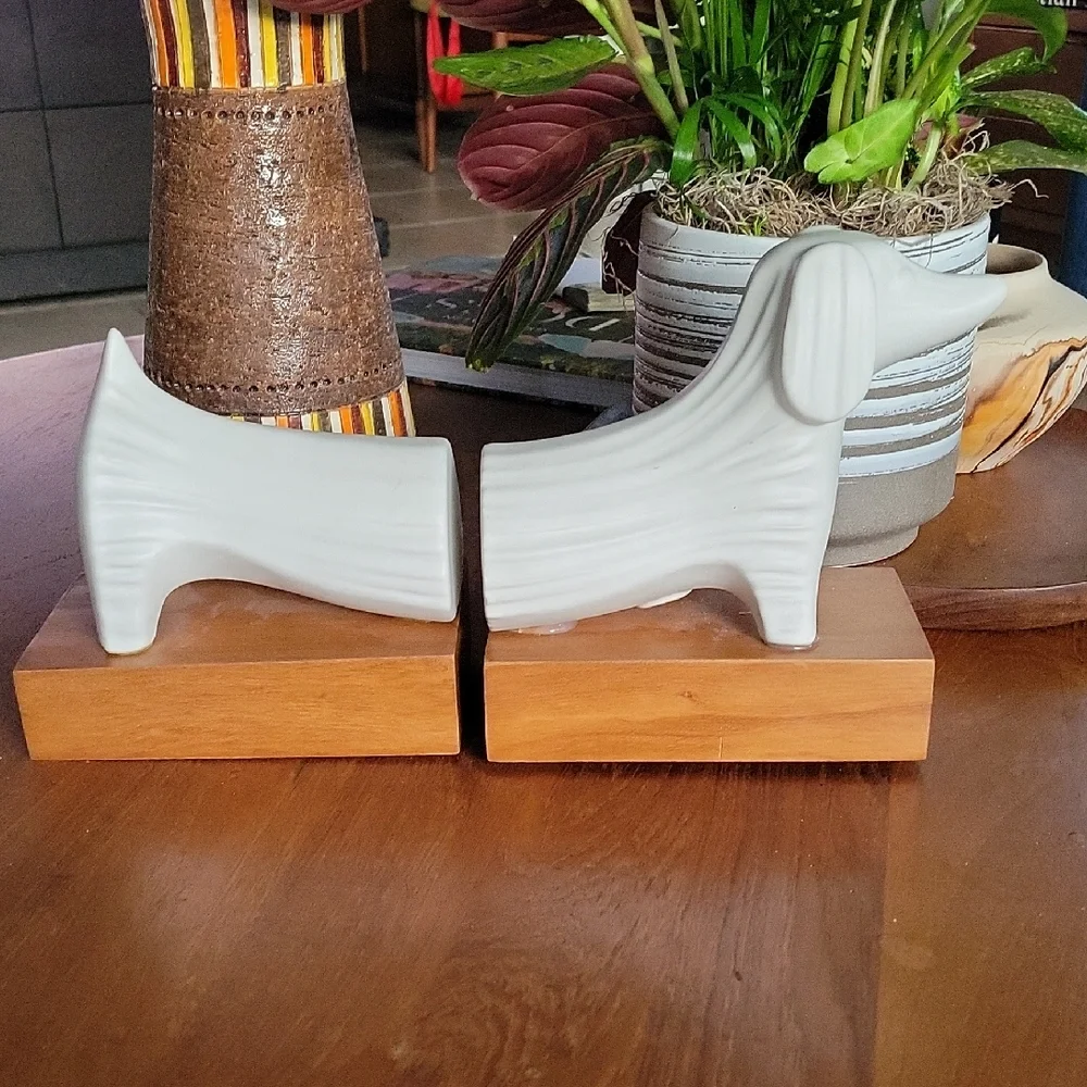 JONATHAN ADLER RARE White Ceramic Dachshund Dog Bookends on Wood Bases